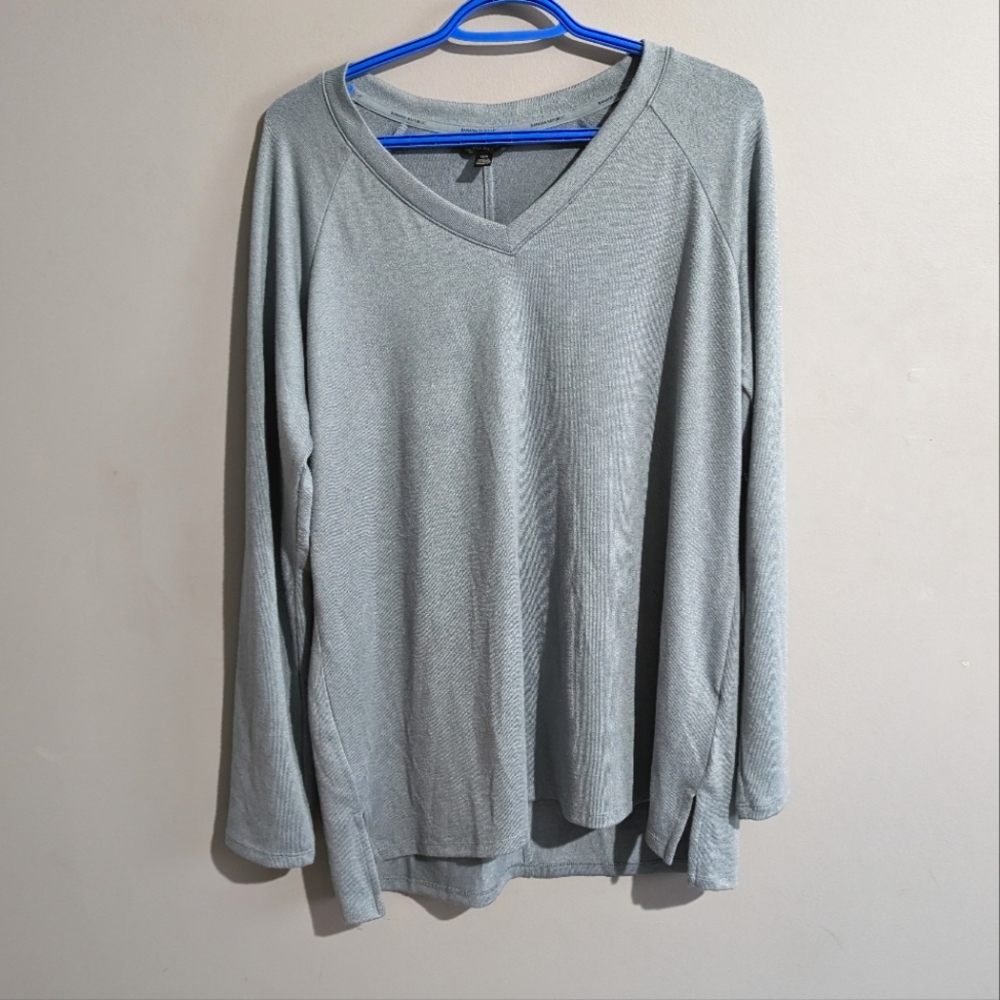 Banana Republic Long sleeve v neck size L